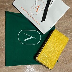 NWT Angela Alvarez Yellow Crocodile Exotic Skin Clutch